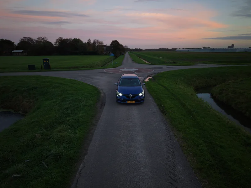 De Renault Mégane recht van voren